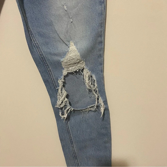 Abercrombie & Fitch The Skinny High Rise Jeans - Picture 5 of 9